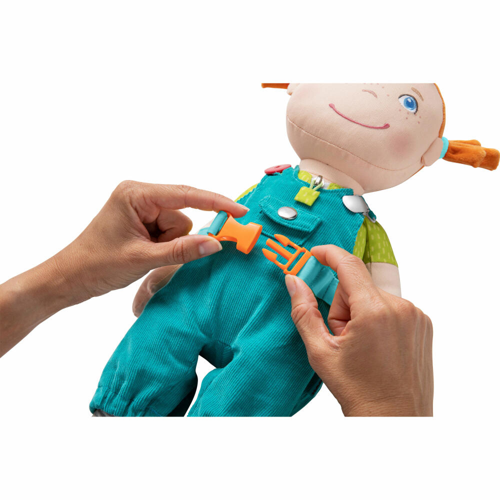 HABA Lernpuppe Lucie, Stoffpuppe, Lern Puppe, Lernspielzeug, mit 8 Verschlüssen, Kinder Spielzeug, 306634